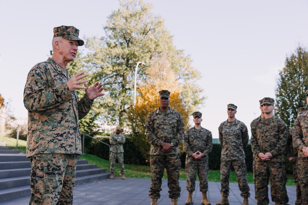 Commandant, Gen. Smith, Visits Stuttgart