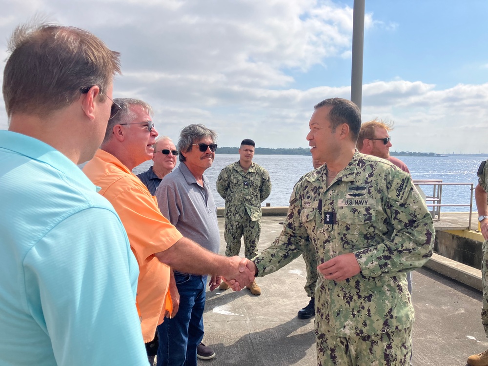 Rear Adm. Epps visits NAVSUP FLCJ