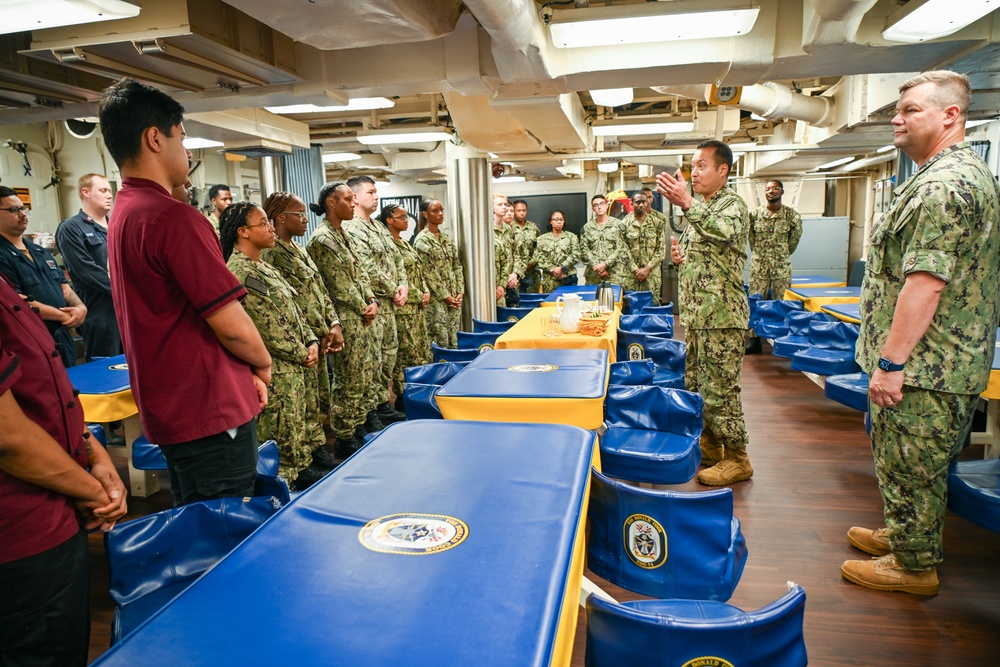 Rear Adm. Epps visits NAVSUP FLCJ for first time