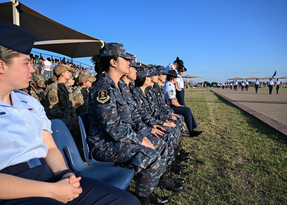 Royal Thai Air Force nurses visit 59th Medical Wing