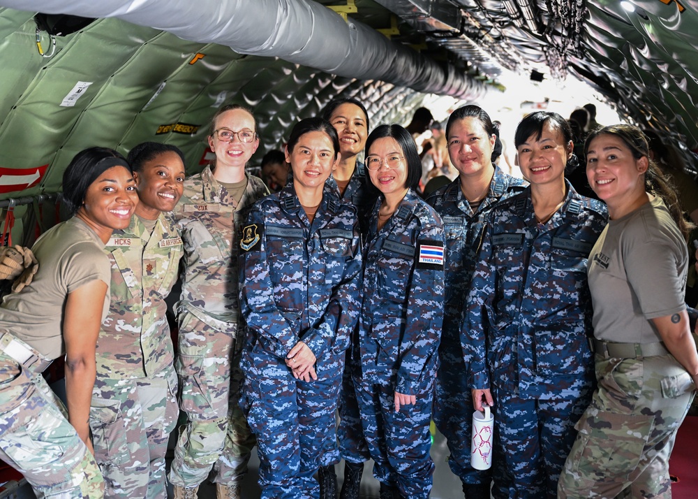 Royal Thai Air Force nurses visit 59th Medical Wing