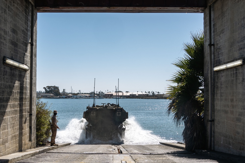 1st Bn., 7th Marines participates in ACV return to water operations training