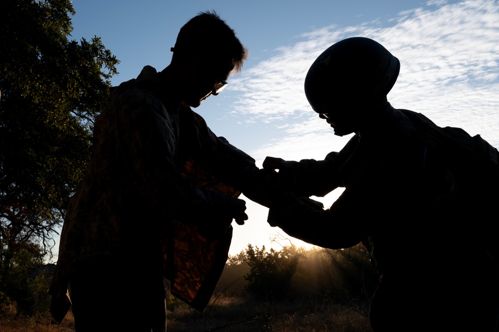 Soldiers tackle combat medic field training