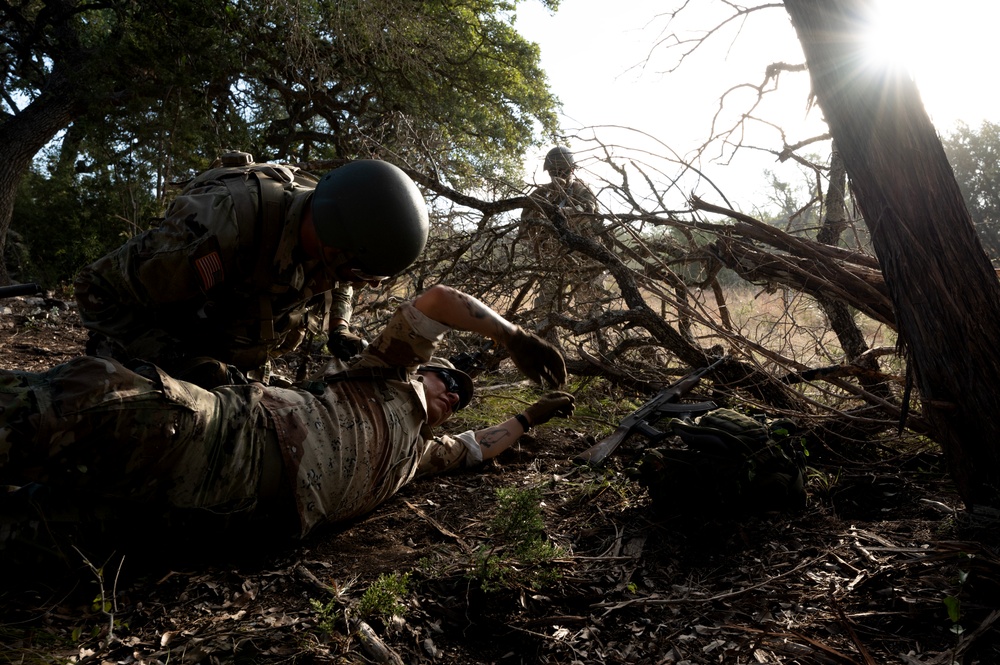 Soldiers tackle combat medic field training