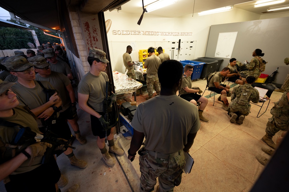 Soldiers tackle combat medic field training