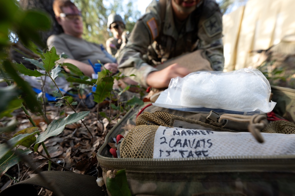 Soldiers tackle combat medic field training