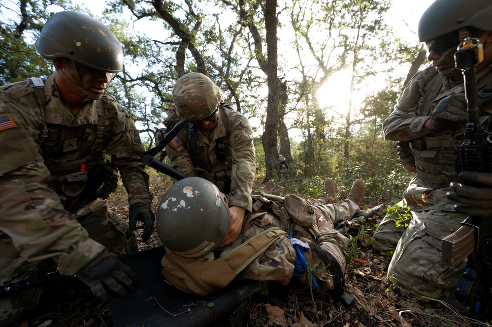 Soldiers tackle combat medic field training