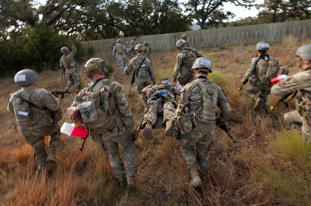 Soldiers tackle combat medic field training