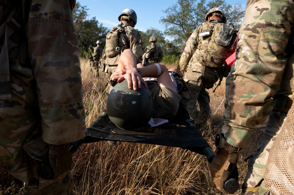 Soldiers tackle combat medic field training