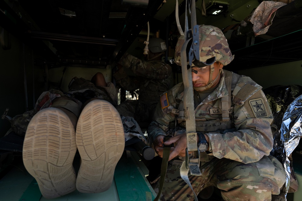 Soldiers tackle combat medic field training
