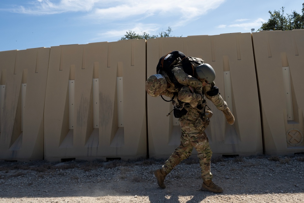 Soldiers tackle combat medic field training