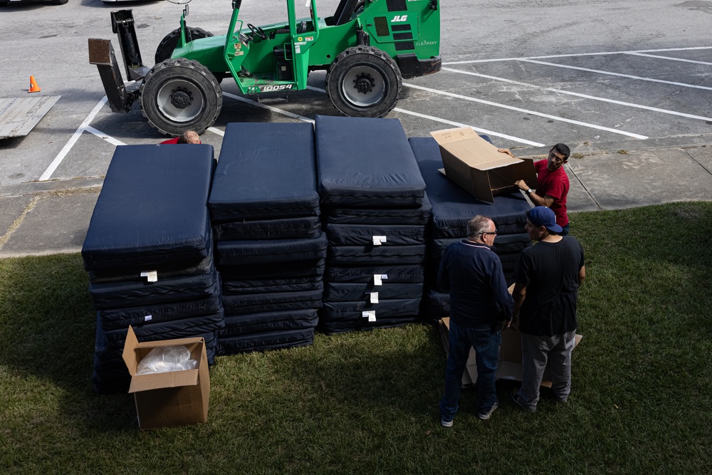 New Barracks Amenities Delivered: H&amp;S Battalion receives new mattresses, blinds and linen upgrades