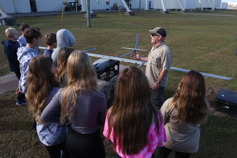 MCAS New River Hosts STEM Day for Dixon Middle School Students