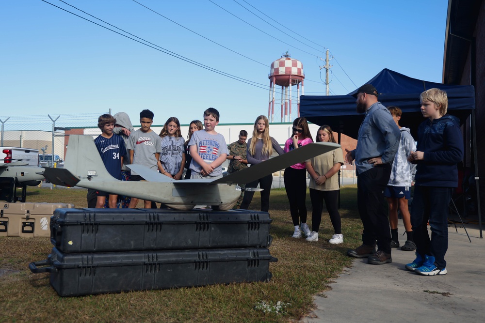 MCAS New River Hosts STEM Day for Dixon Middle School Students