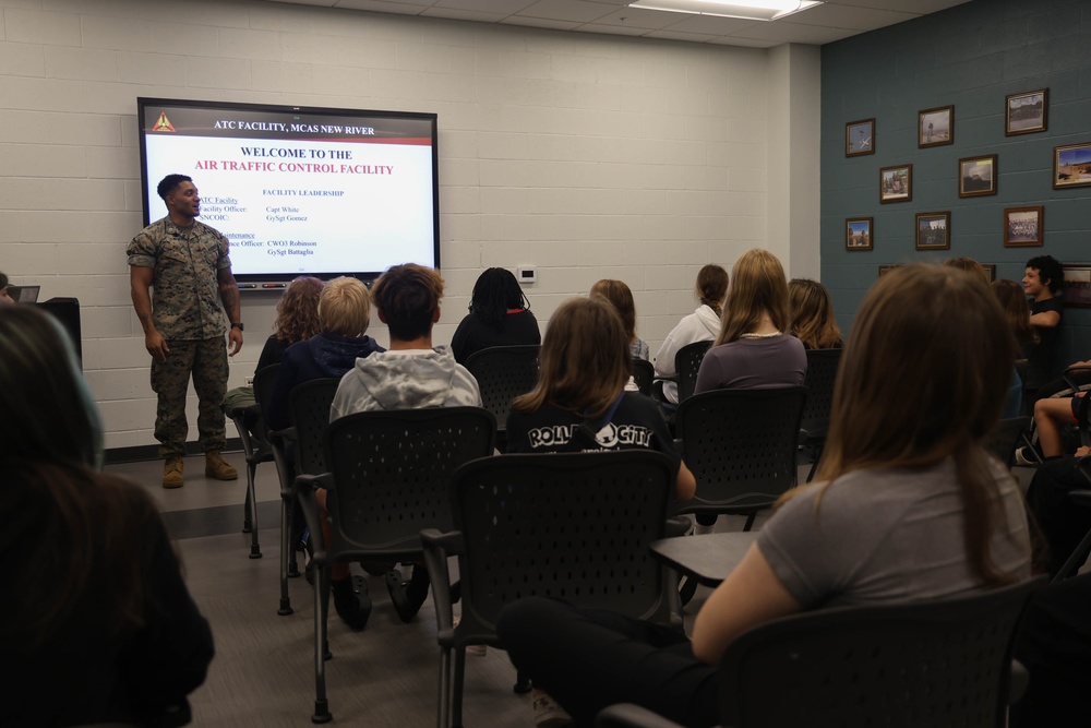 MCAS New River Hosts STEM Day for Dixon Middle School Students