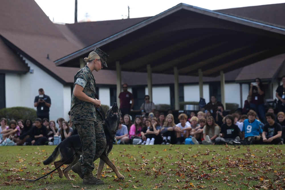 MCAS New River Hosts STEM Day for Dixon Middle School Students