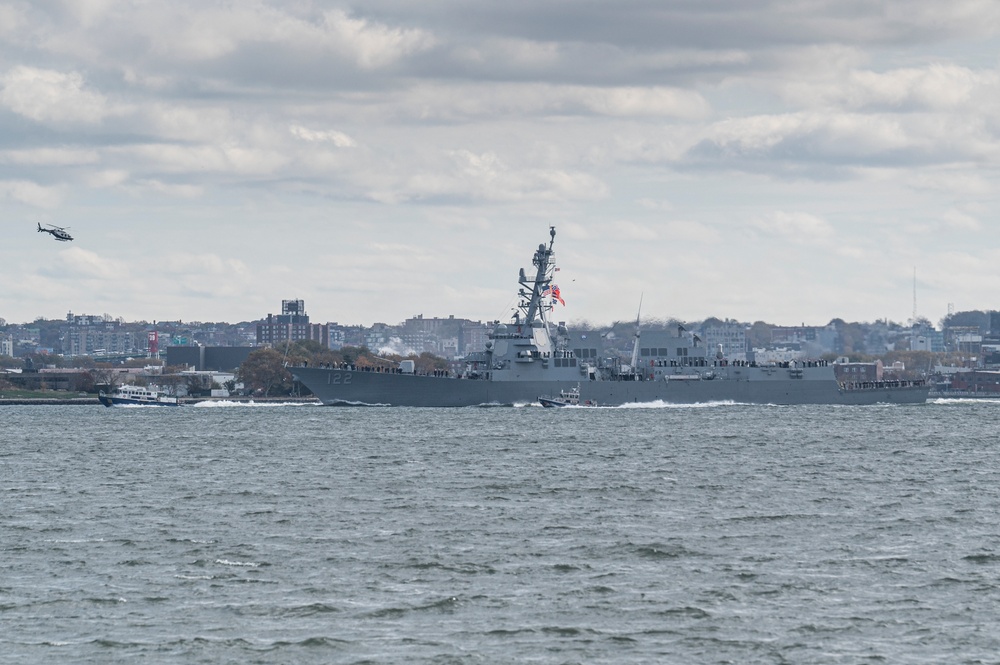 USS John Basilone (DDG 122) Arrives in New York