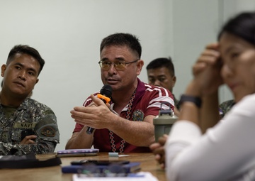 KAMANDAG 8: Civil Affairs Team Hosts Displaced Persons HADR Training