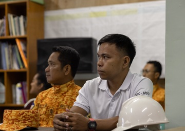 KAMANDAG 8: Civil Affairs Team Hosts Displaced Persons HADR Training