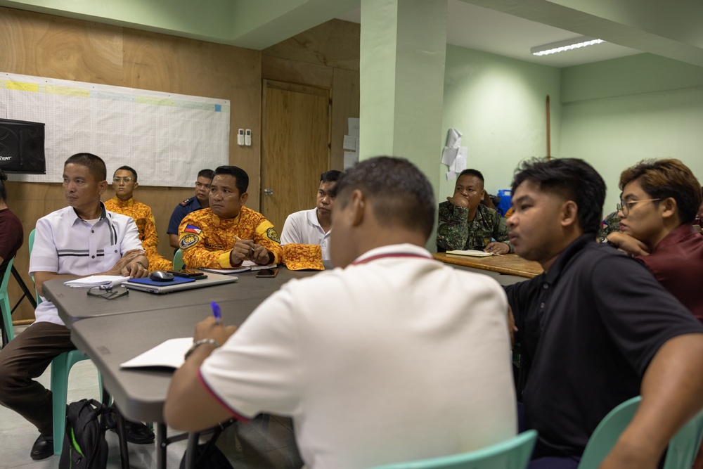 KAMANDAG 8: Civil Affairs Team Hosts Displaced Persons HADR Training