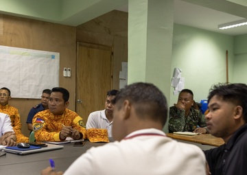 KAMANDAG 8: Civil Affairs Team Hosts Displaced Persons HADR Training