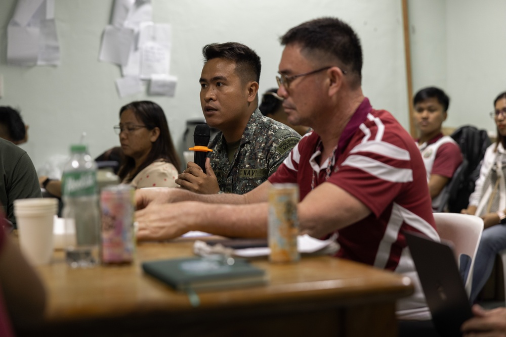 KAMANDAG 8: Civil Affairs Team Hosts Displaced Persons HADR Training