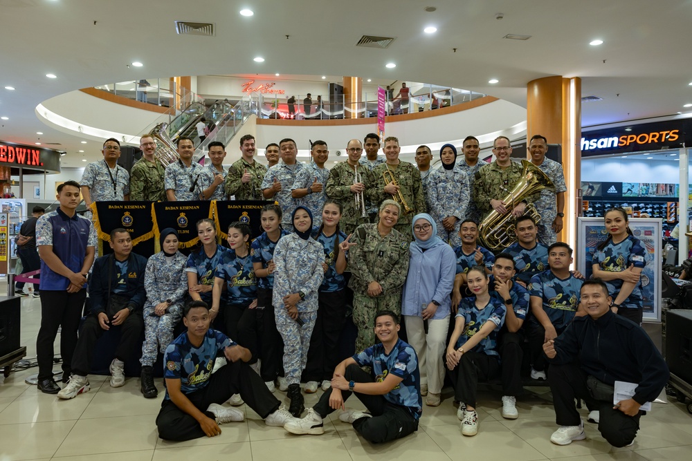 CARAT Malaysia 2024 U.S. 7th Fleet and Badan Kesenian (BAKES) Joint Performance, Nov. 3
