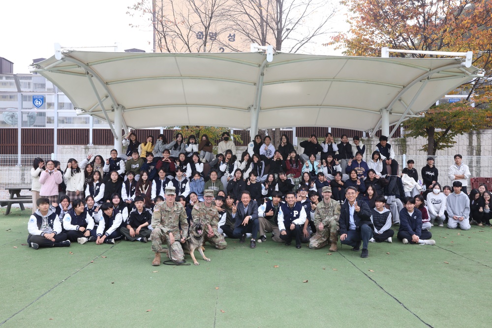 903rd MWR K9 Demonstration at Korea Pet High School