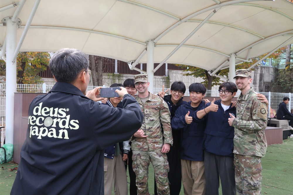 903rd MWR K9 Demonstration at Korea Pet High School