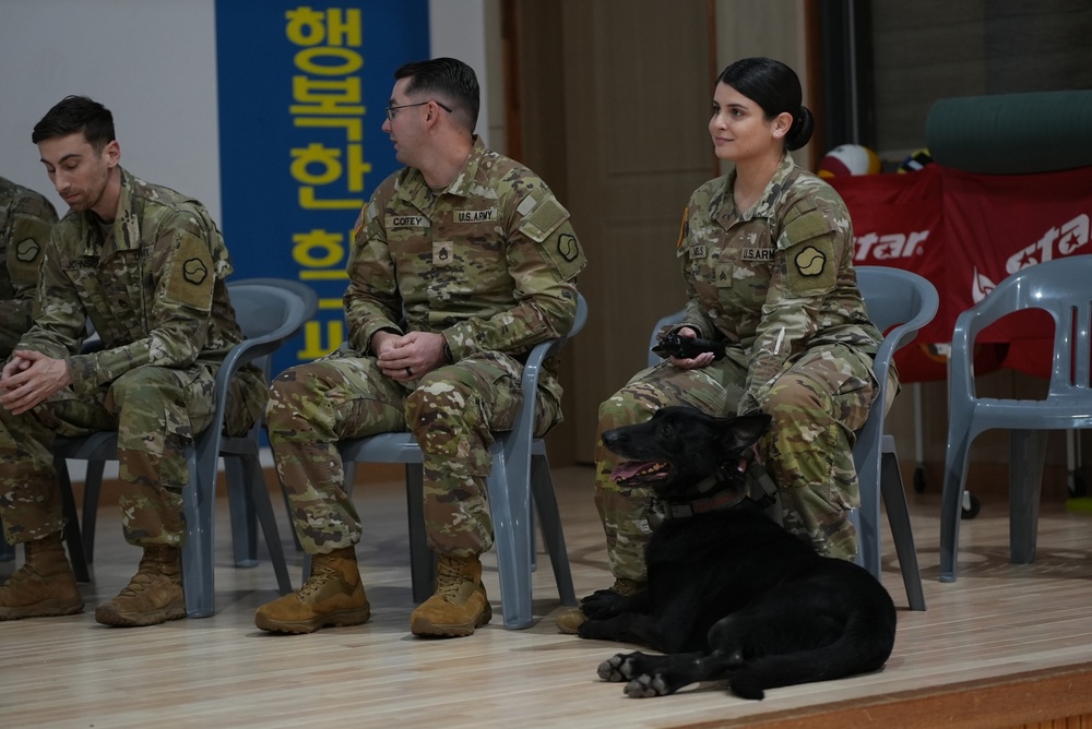 903rd MWR K9 Demonstration at Korea Pet High School