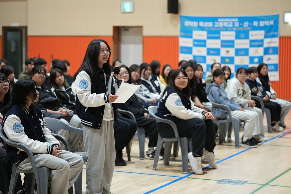 903rd MWR K9 Demonstration at Korea Pet High School