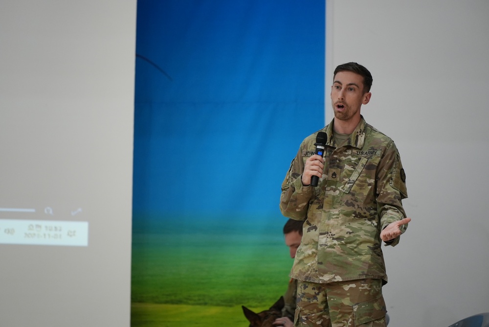 903rd MWR K9 Demonstration at Korea Pet High School