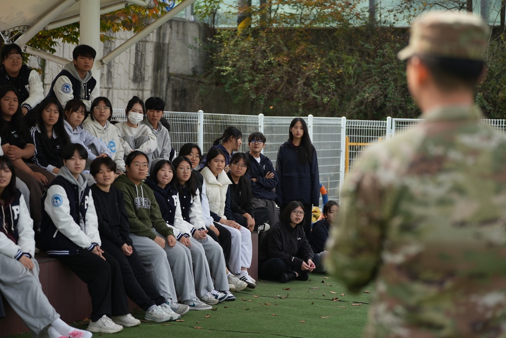 903rd MWR K9 Demonstration at Korea Pet High School