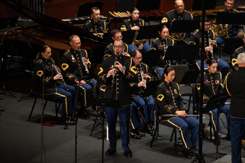 The U.S. Army Concert Band performs for 1,000 students as part of Veteran and the Arts Initiative