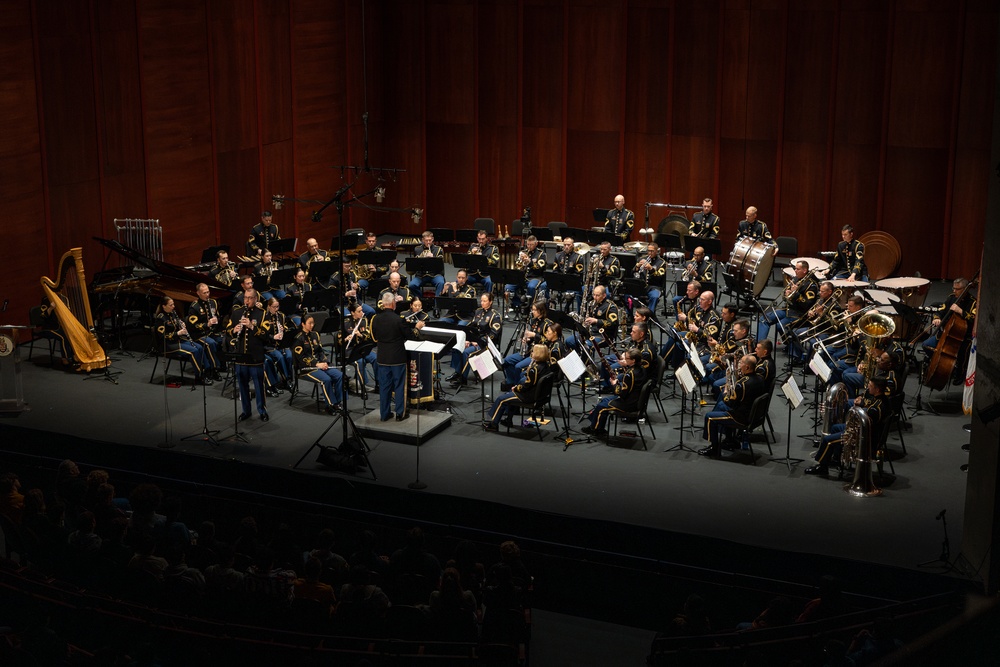 The U.S. Army Concert Band performs for 1,000 students as part of Veteran and the Arts Initiative