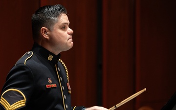 The U.S. Army Concert Band performs for 1,000 students as part of Veteran and the Arts Initiative