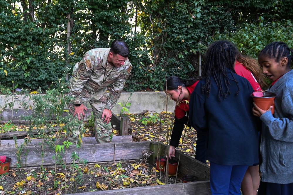 DC National Guard Counterdrug Program and MPD Host Inspiring &amp;quot;Plant the Promise&amp;quot; Event for Red Ribbon Week