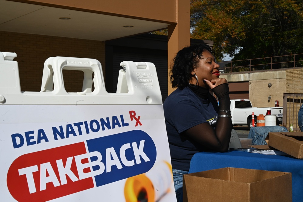 DC National Guard Joins Forces for National Prescrption Take Back Day