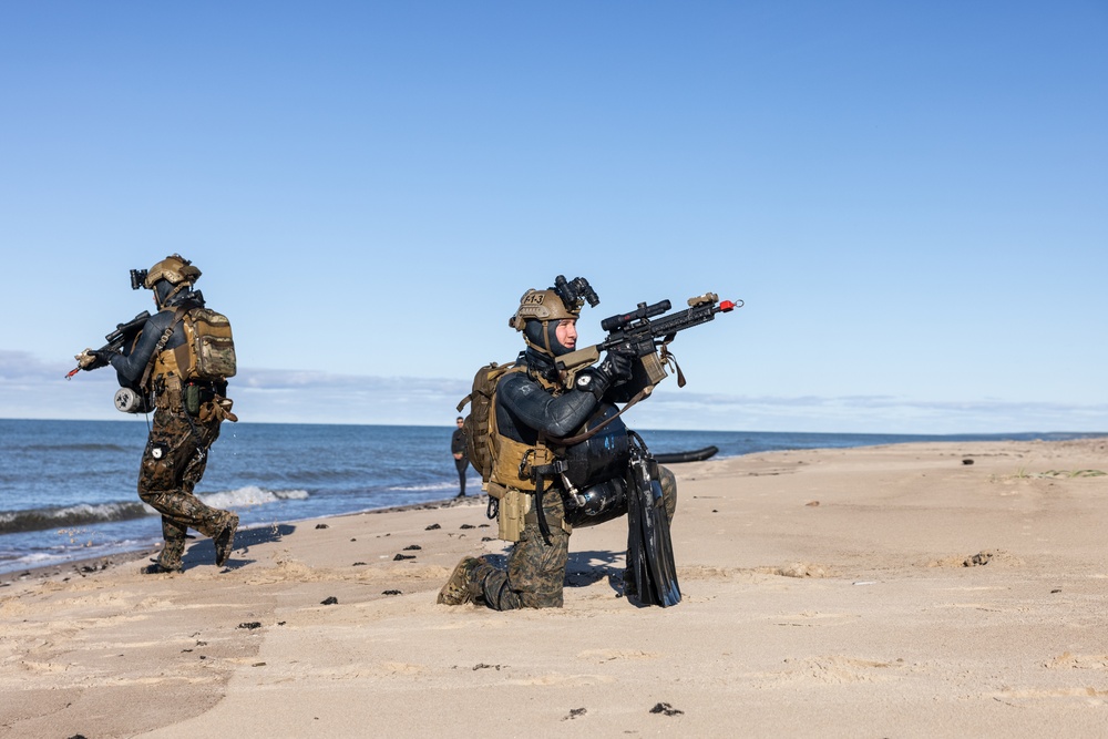 2d Recon Marines train in Latvia