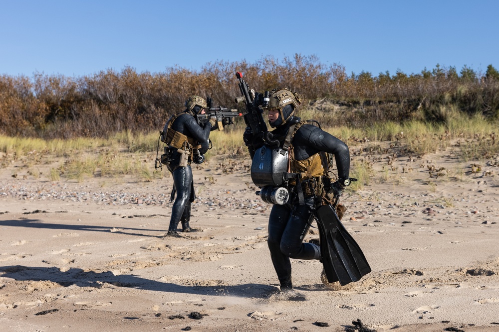 2d Recon Marines train in Latvia