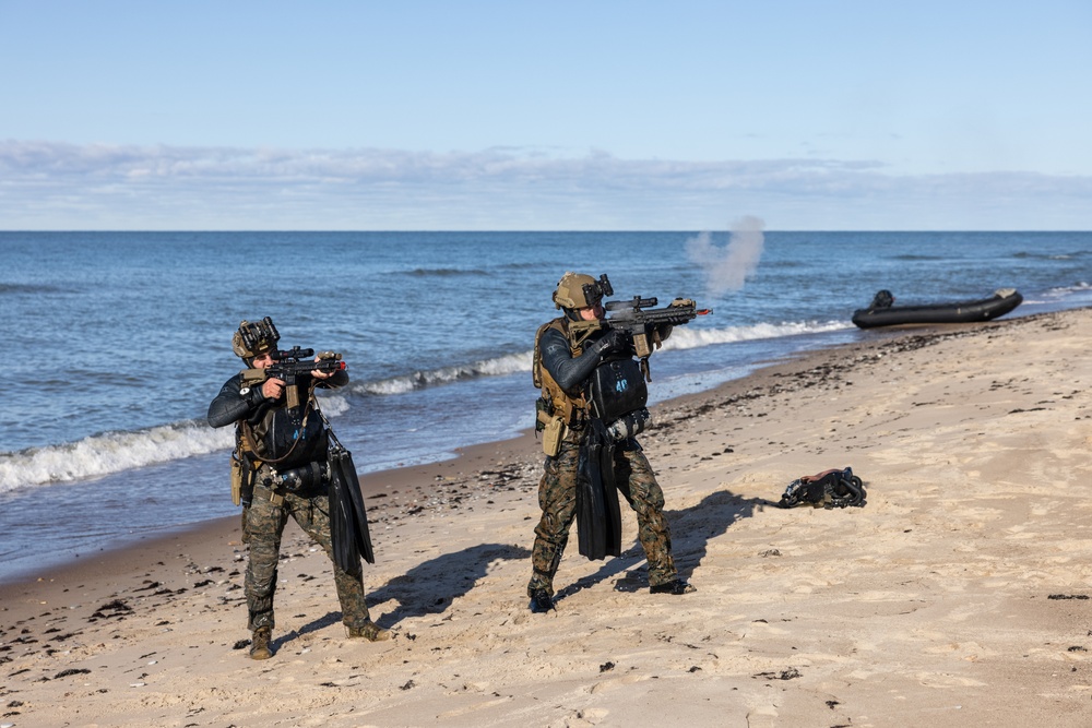 2d Recon Marines train in Latvia