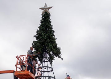 502d CES Maintenance Mechanics Assemble 2024 Holiday Tree