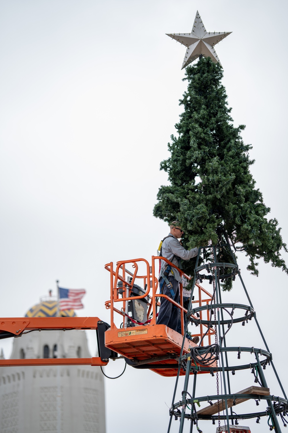 502d CES Maintenance Mechanics Assemble 2024 Holiday Tree