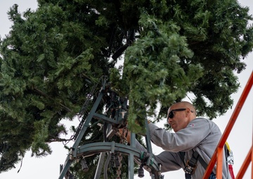 502d CES Maintenance Mechanics Assemble 2024 Holiday Tree