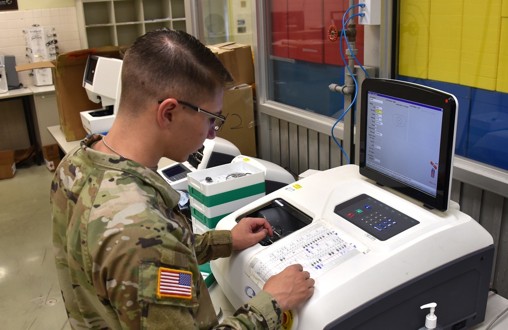 Soldier works in USAMMC-K optical lab