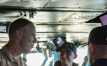 Vice Adm. George Wikoff, commander, U.S. Naval Forces Central Command and U.S. 5th Fleet, visits USS Abraham Lincoln