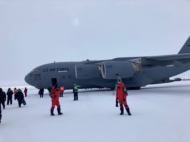 DET Antarctica Arrives in Antarctica (NMCB-3)