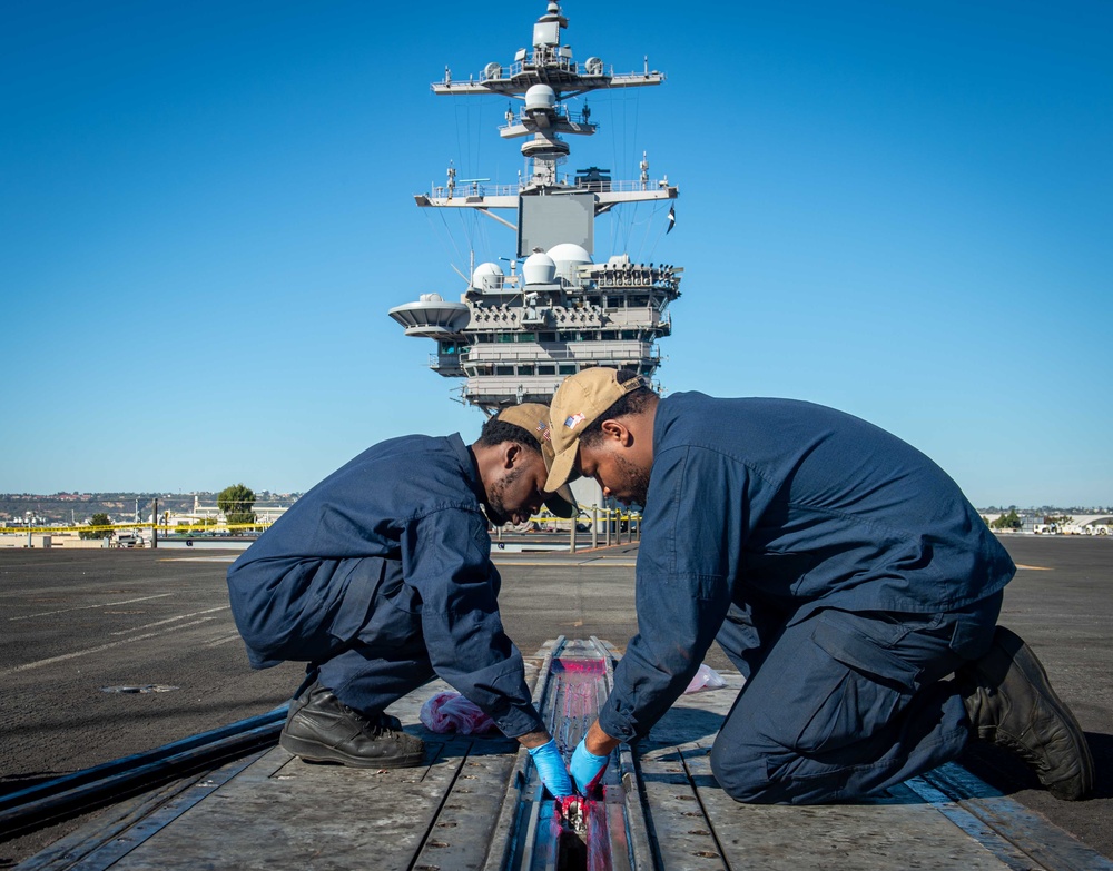 USS Carl Vinson (CVN 70) Sailors Apply Mobilith