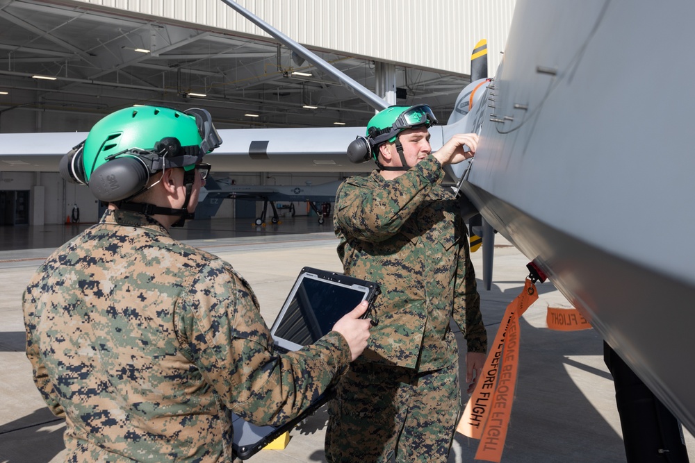 U.S. Marines with VMUT-2 conduct flight simulations and aircraft familiarization