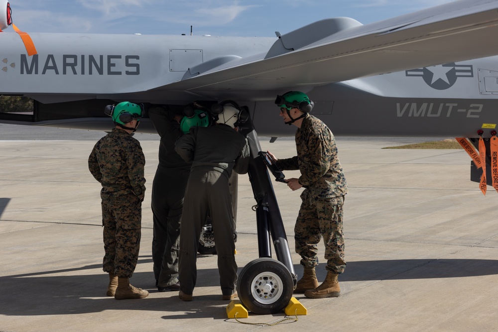 U.S. Marines with VMUT-2 conduct flight simulations and aircraft familiarization